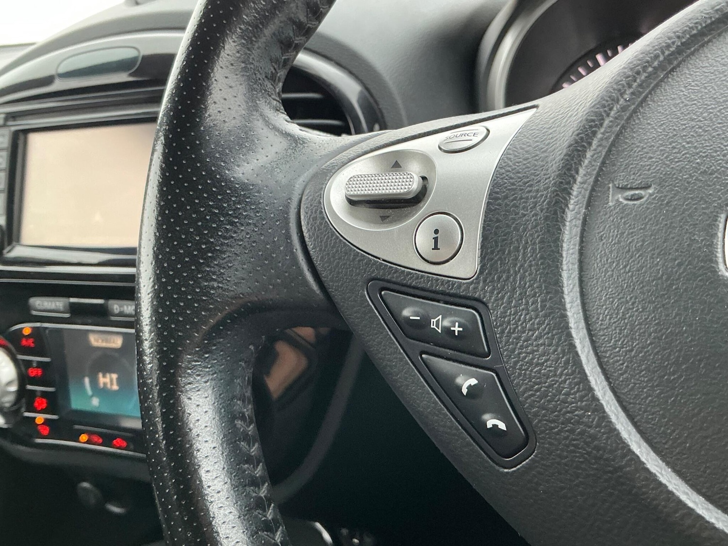 Used Nissan Juke 2017 for sale - 76592299: Photo 44