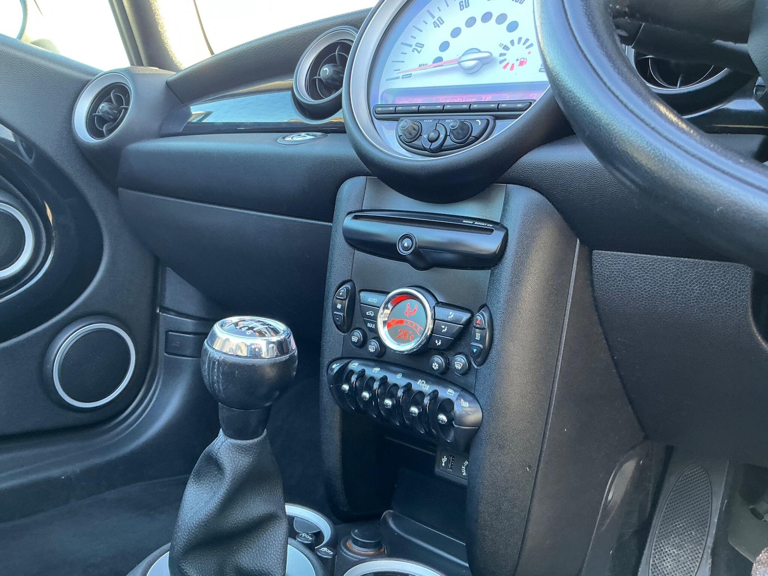 Used MINI Convertible 2011 for sale - 76607781: Photo 39