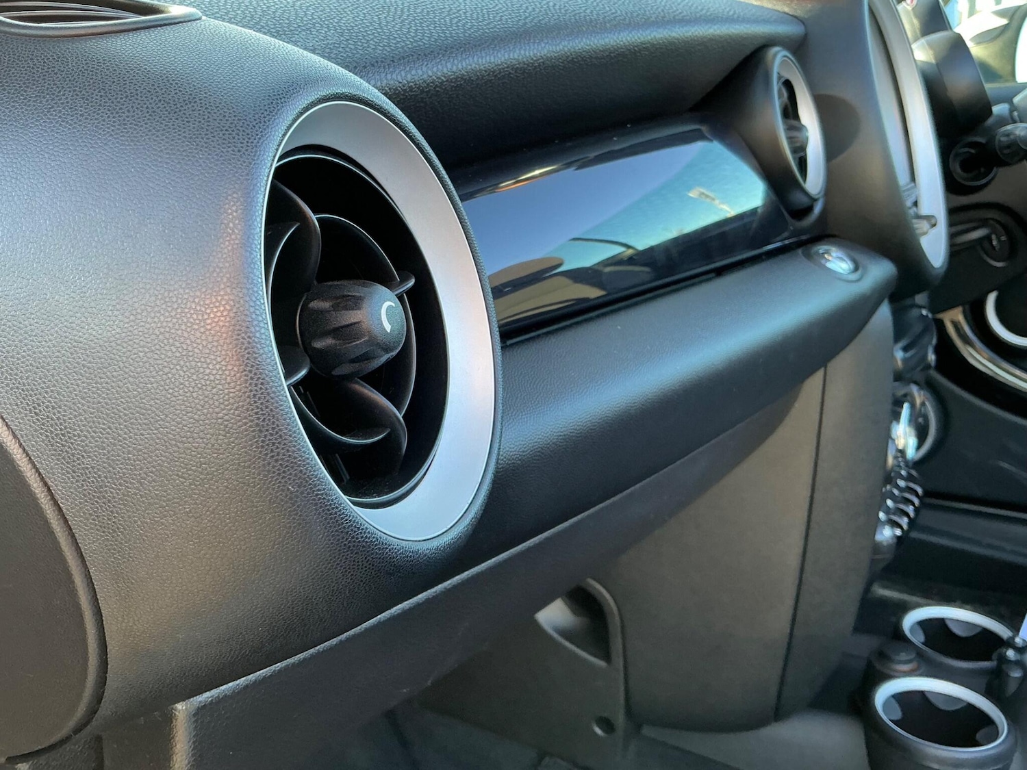 Used MINI Convertible 2011 for sale - 76607781: Photo 43