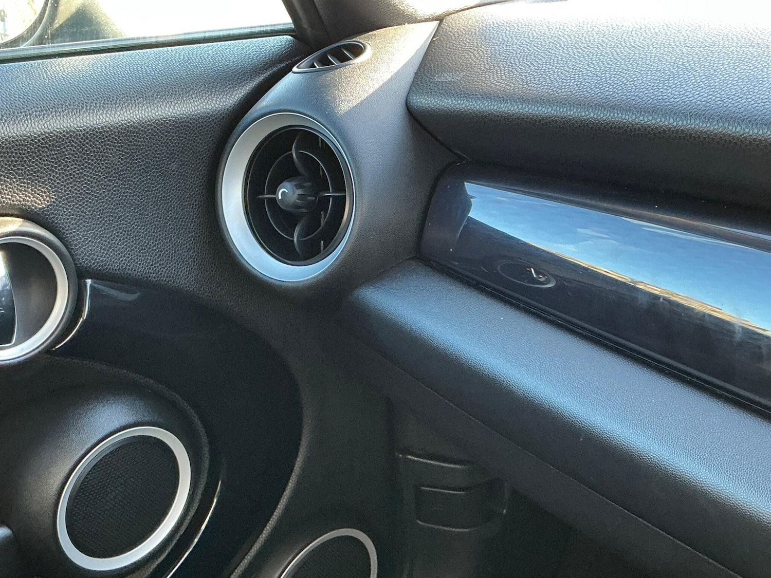 Used MINI Convertible 2011 for sale - 76607781: Photo 46