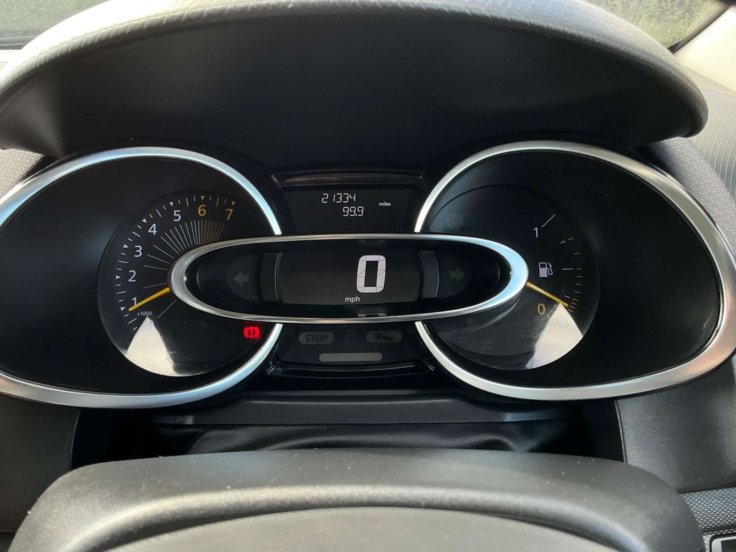 Used Renault Clio 2015 for sale - 76858868: Photo 2