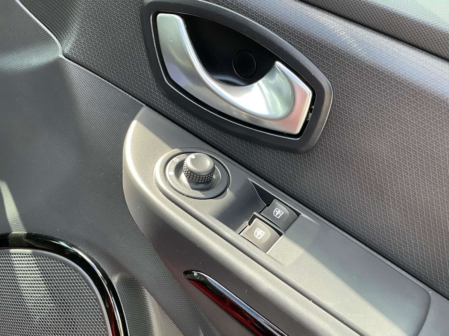 Used Renault Clio 2015 for sale - 76858868: Photo 33