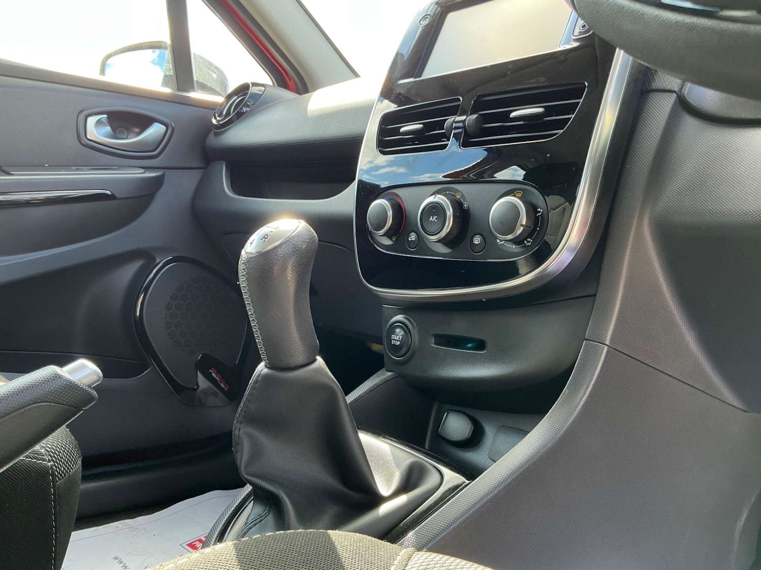 Used Renault Clio 2015 for sale - 76858868: Photo 34