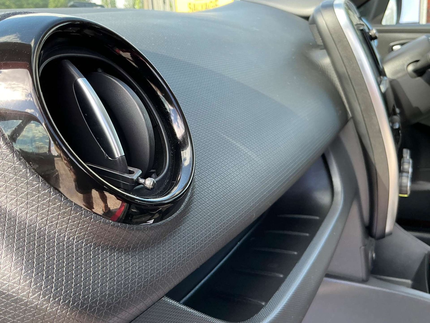 Used Renault Clio 2015 for sale - 76858868: Photo 38