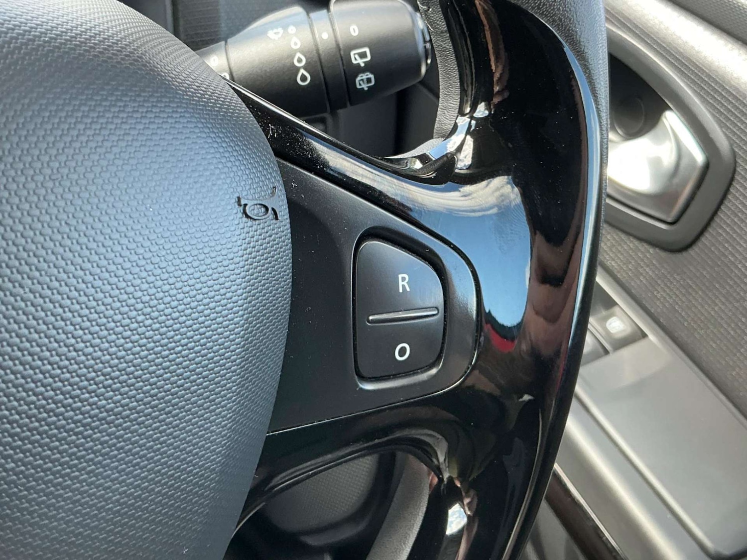 Used Renault Clio 2015 for sale - 76858868: Photo 42