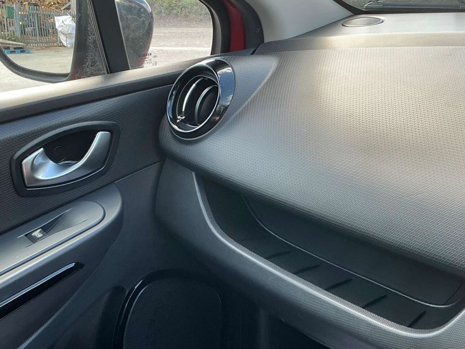 Used Renault Clio 2015 for sale - 76858868: Photo 47