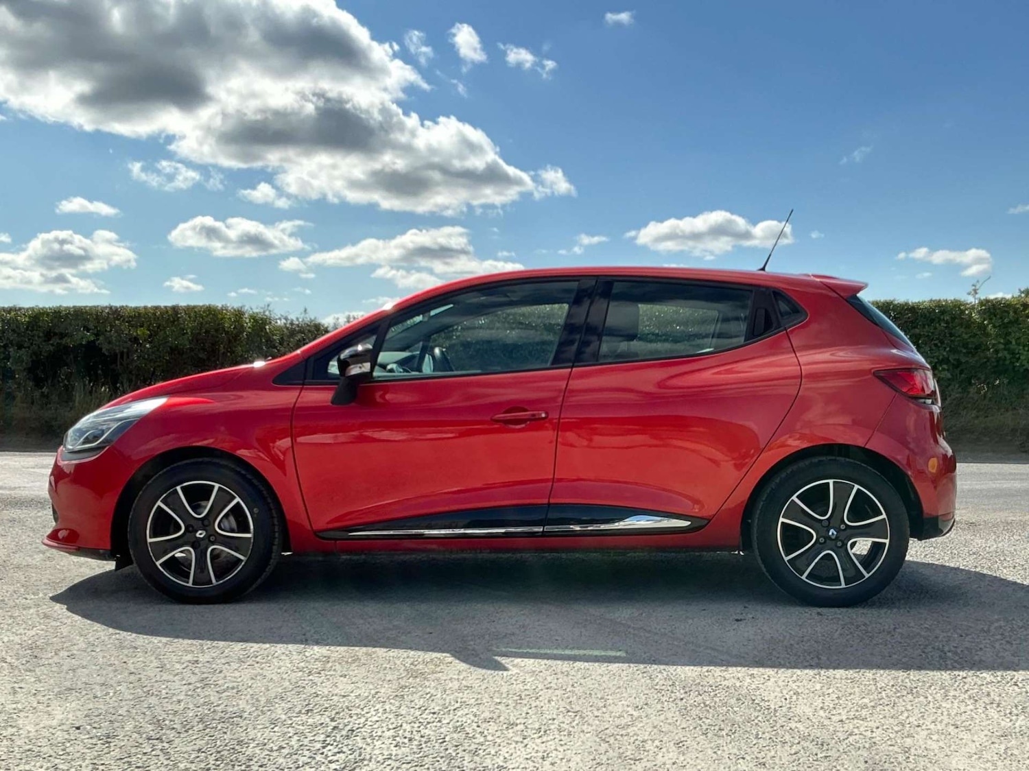 Used Renault Clio 2015 for sale - 76858868: Photo 6