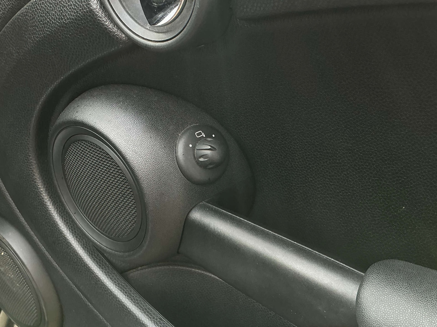 Used MINI Convertible 2011 for sale - 77469958: Photo 38