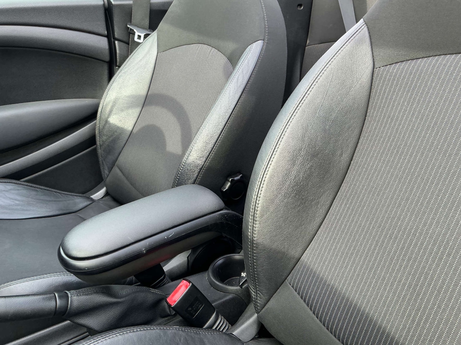 Used MINI Convertible 2011 for sale - 77469958: Photo 47