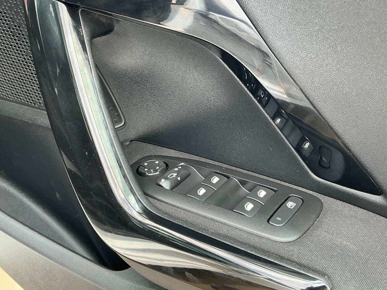 Used Peugeot 208 2018 for sale - 76858869: Photo 30