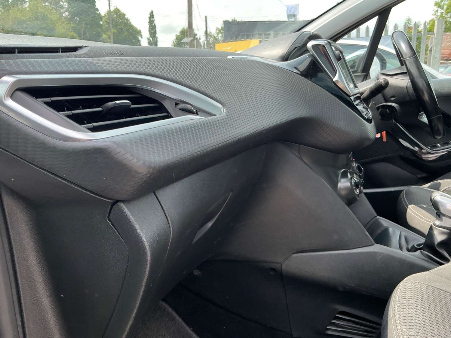 Used Peugeot 208 2018 for sale - 76858869: Photo 37