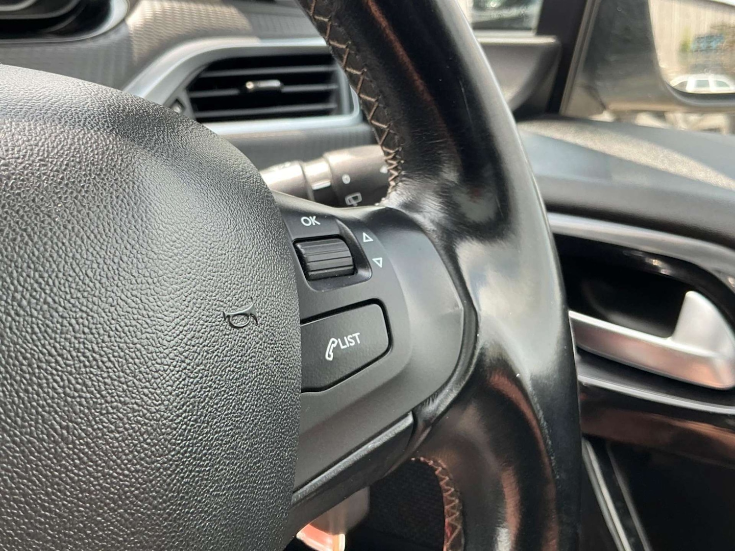 Used Peugeot 208 2018 for sale - 76858869: Photo 42