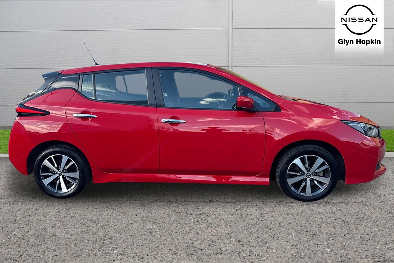 Used Nissan Leaf 2021 for sale - 76130436: Photo 2