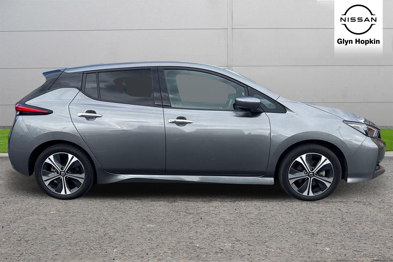 Used Nissan Leaf 2021 for sale - 76130550: Photo 2