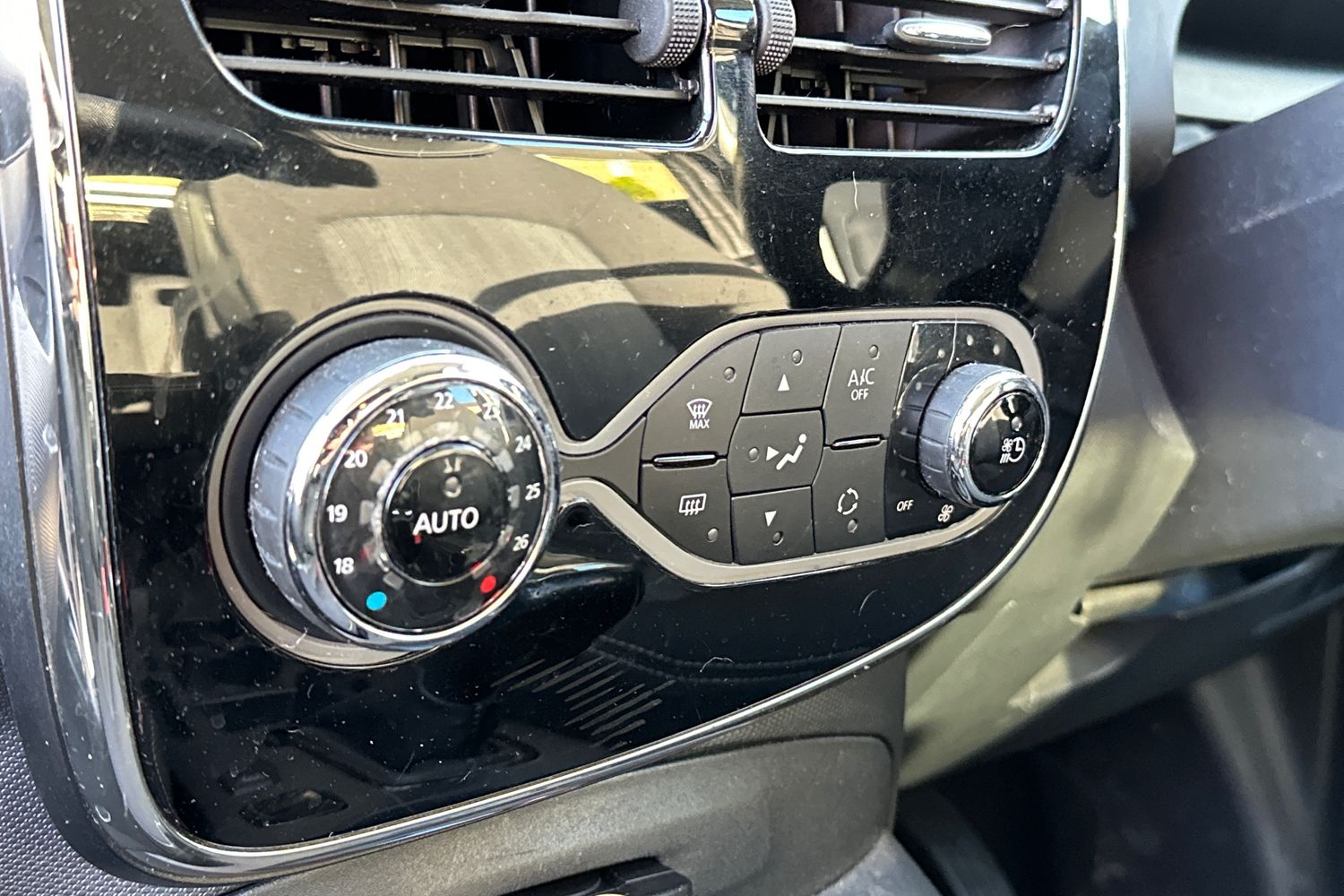 Used Renault Zoe 2019 for sale - 76130582: Photo 15