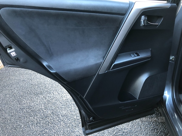 Used Toyota RAV4 2017 for sale - 76866670: Photo 64