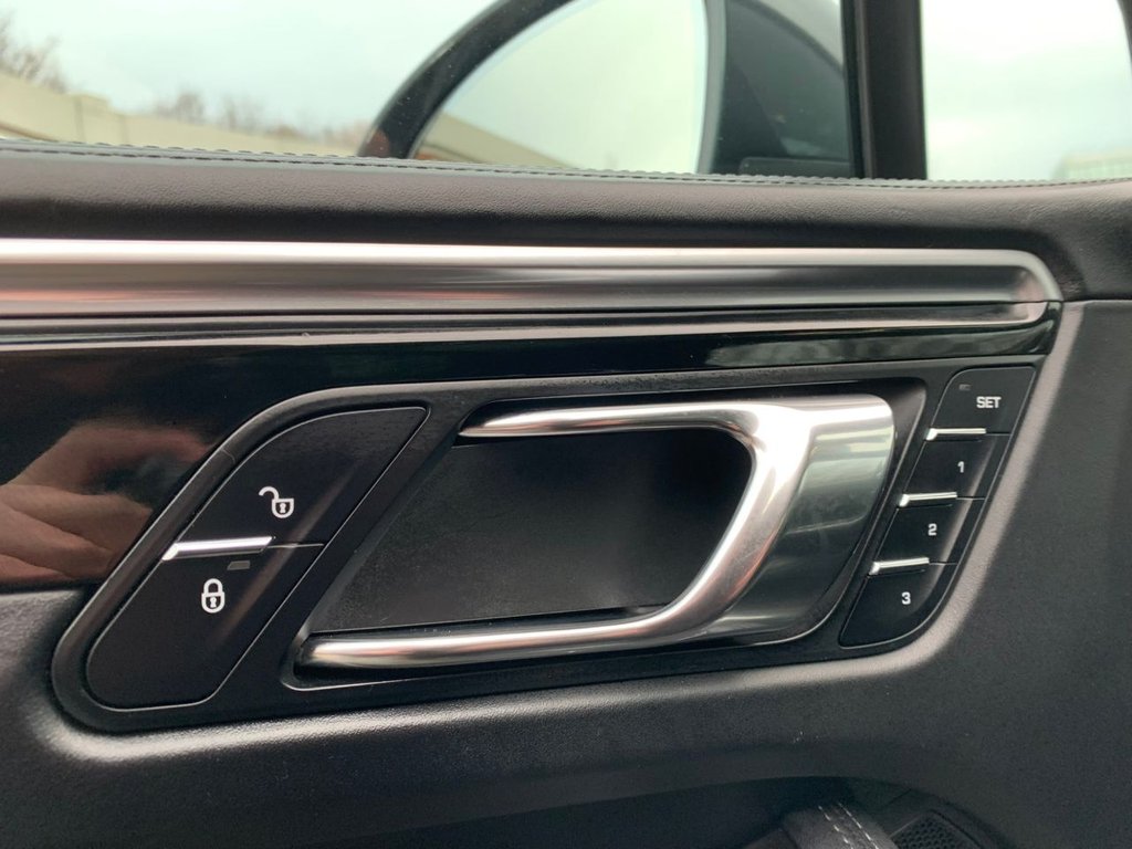 Used Porsche Macan 2016 for sale - 77133339: Photo 37