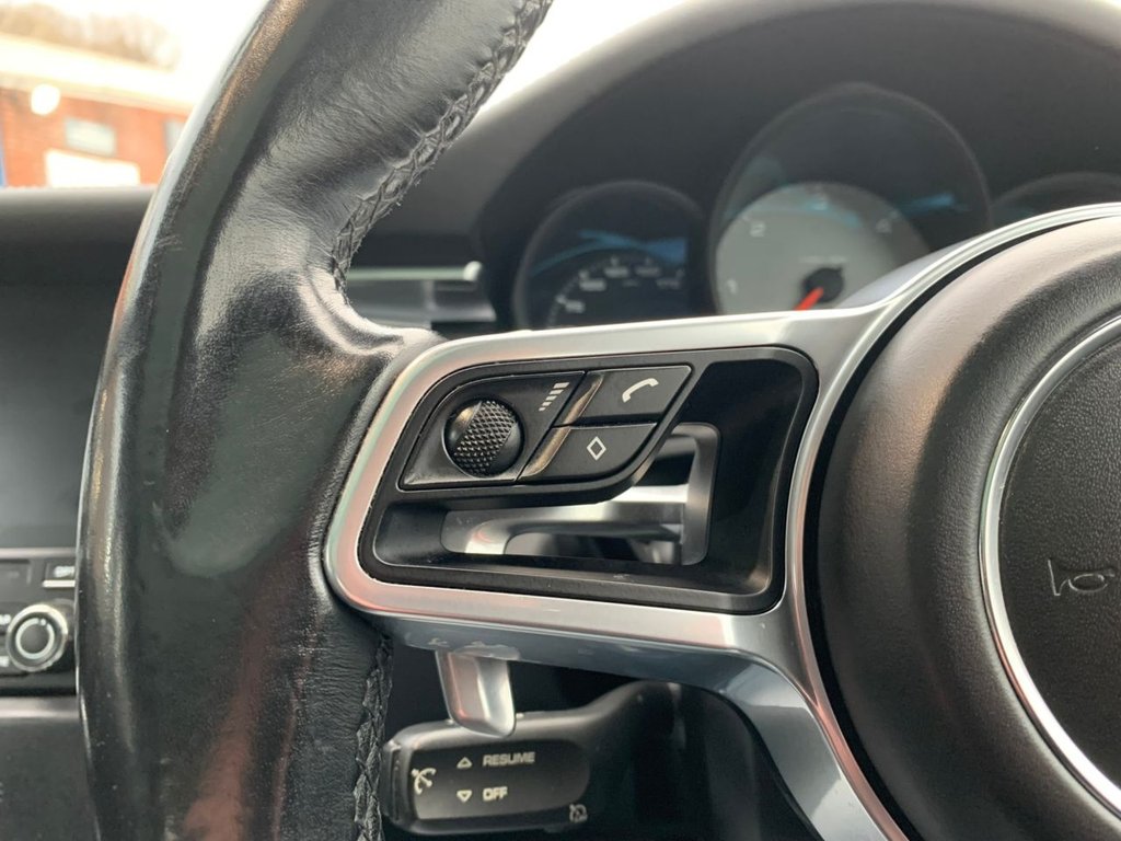 Used Porsche Macan 2016 for sale - 77133339: Photo 43