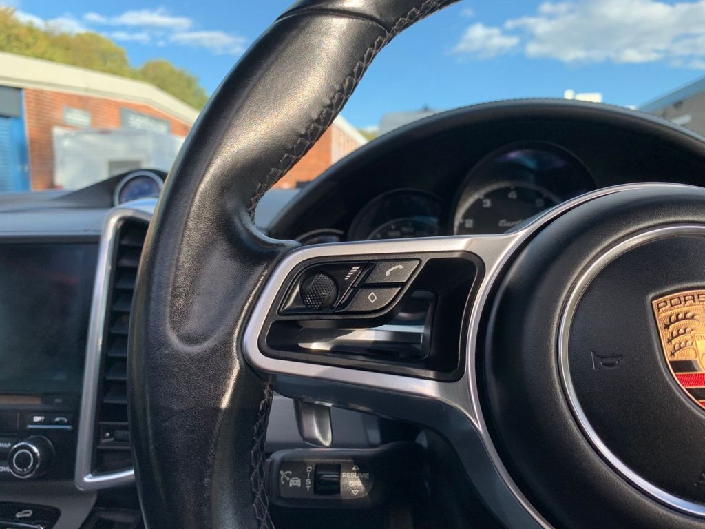 Used Porsche Cayenne 2016 for sale - 76797699: Photo 44