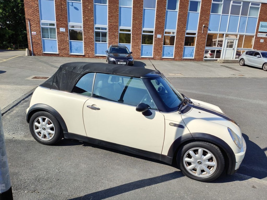Used MINI Convertible 2006 for sale - 76797612: Photo 2