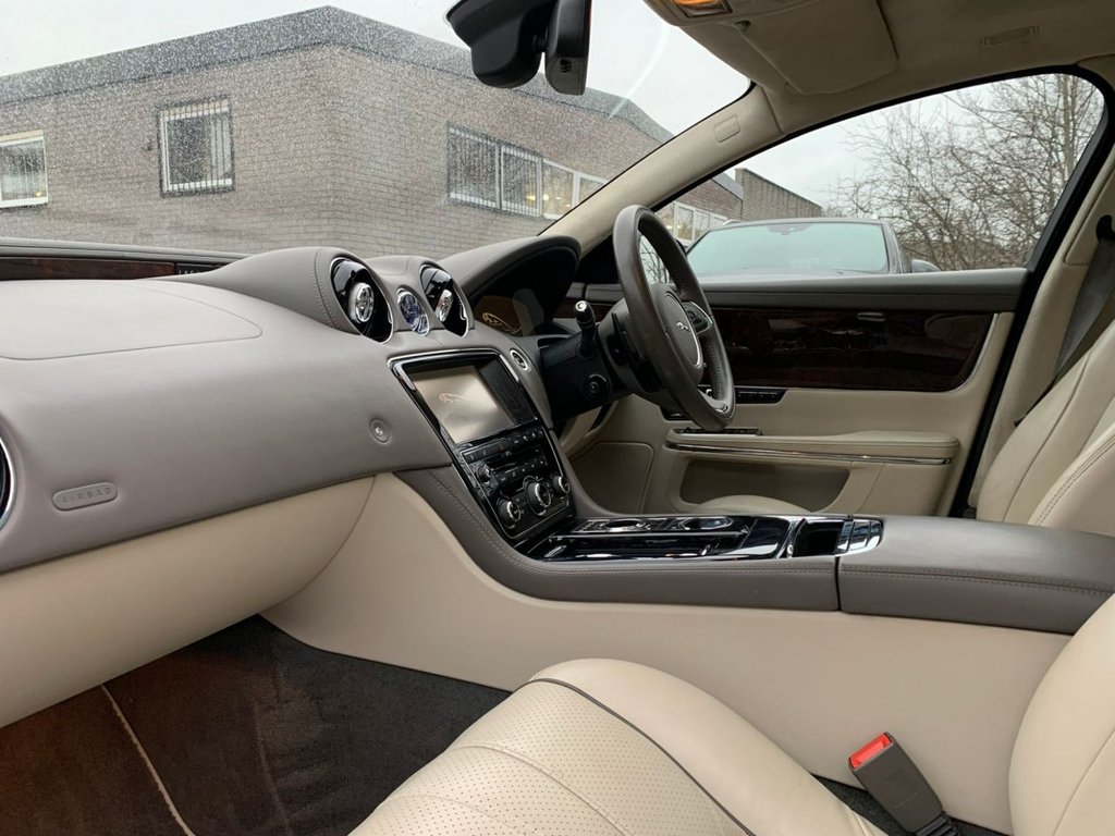 Used Jaguar XJ 2010 for sale - 77042565: Photo 18
