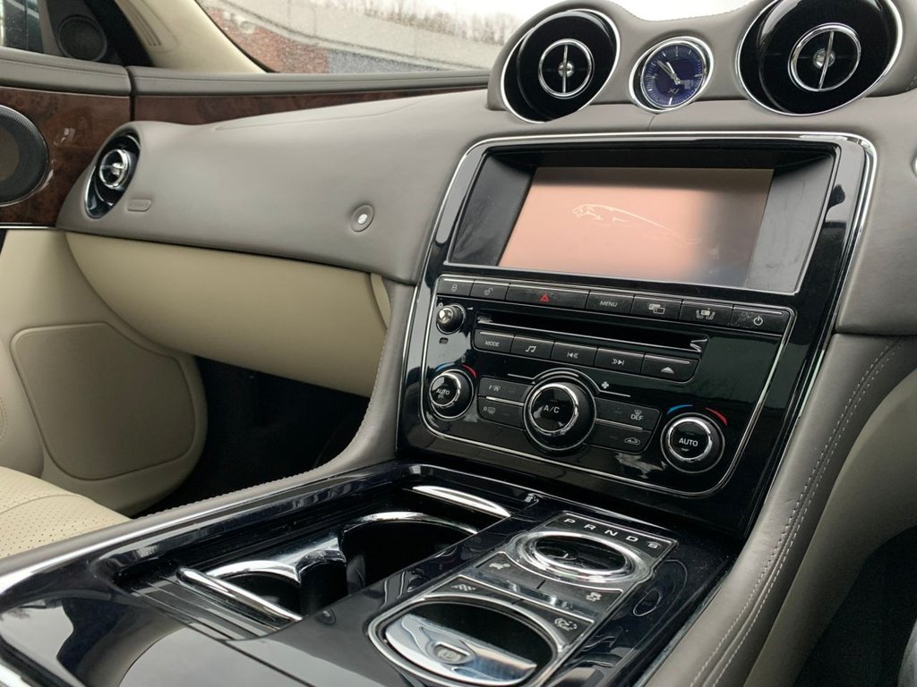 Used Jaguar XJ 2010 for sale - 77042565: Photo 27