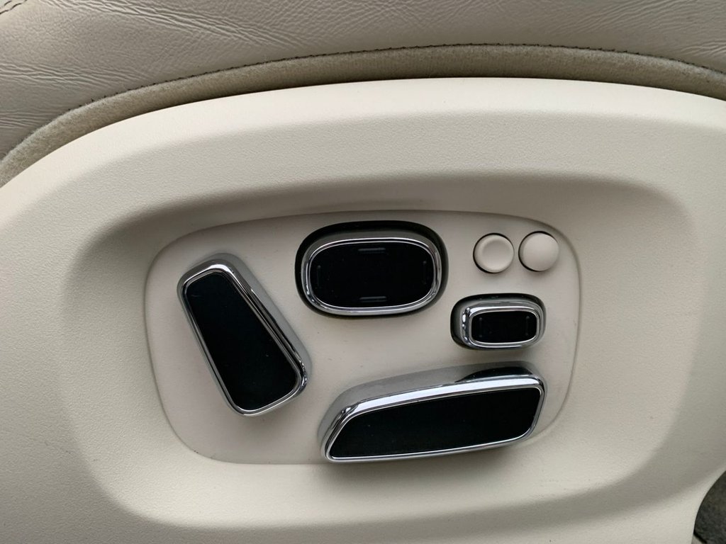 Used Jaguar XJ 2010 for sale - 77042565: Photo 40