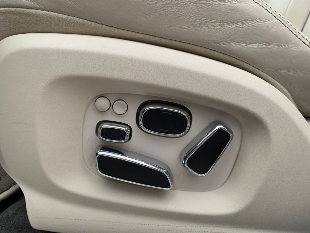 Used Jaguar XJ 2010 for sale - 77042565: Photo 41