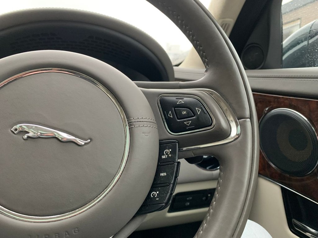 Used Jaguar XJ 2010 for sale - 77042565: Photo 43