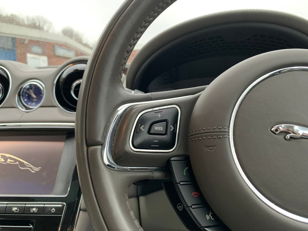 Used Jaguar XJ 2010 for sale - 77042565: Photo 44