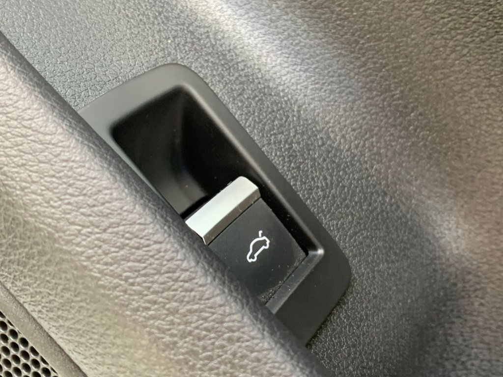 Used Audi A4 Avant 2017 for sale - 76900934: Photo 33