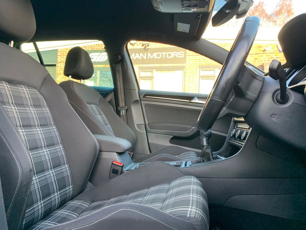 Used Volkswagen Golf 2017 for sale - 76900935: Photo 14