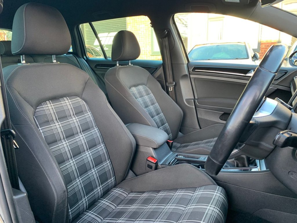 Used Volkswagen Golf 2017 for sale - 76900935: Photo 15
