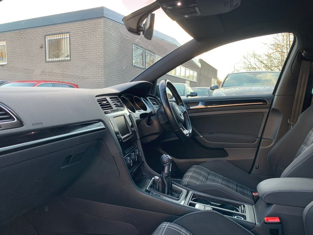 Used Volkswagen Golf 2017 for sale - 76900935: Photo 16