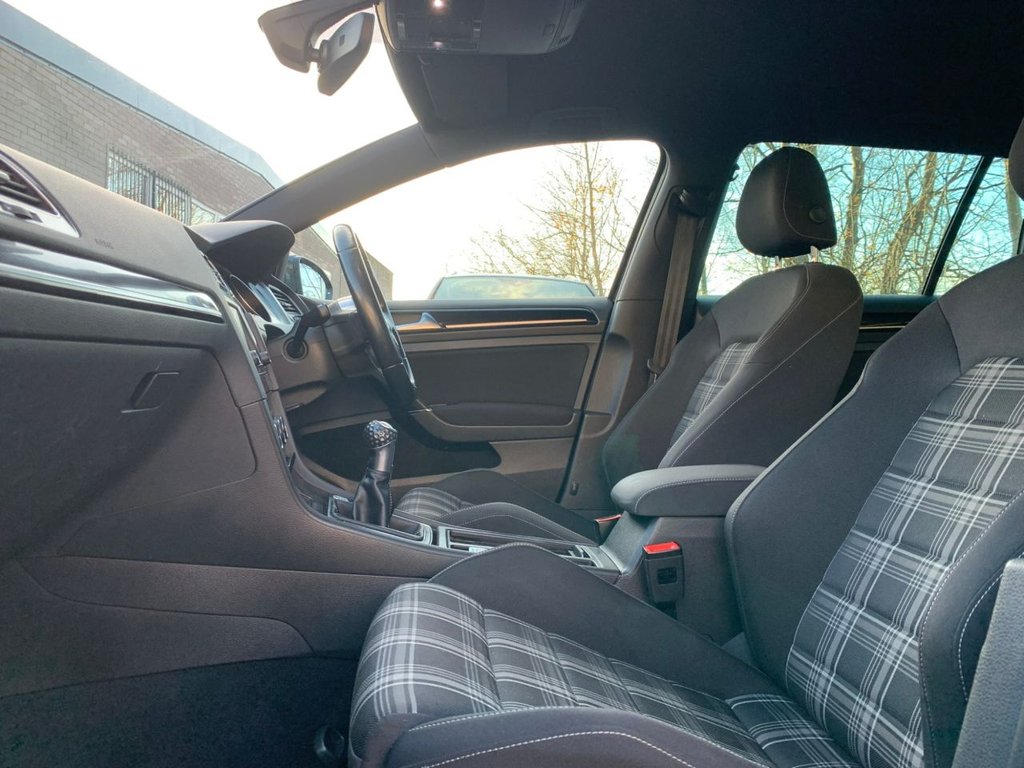 Used Volkswagen Golf 2017 for sale - 76900935: Photo 17