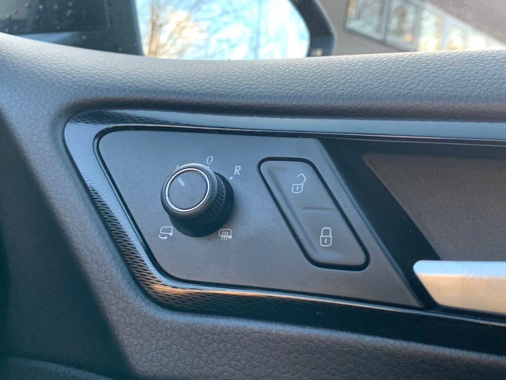 Used Volkswagen Golf 2017 for sale - 76900935: Photo 31