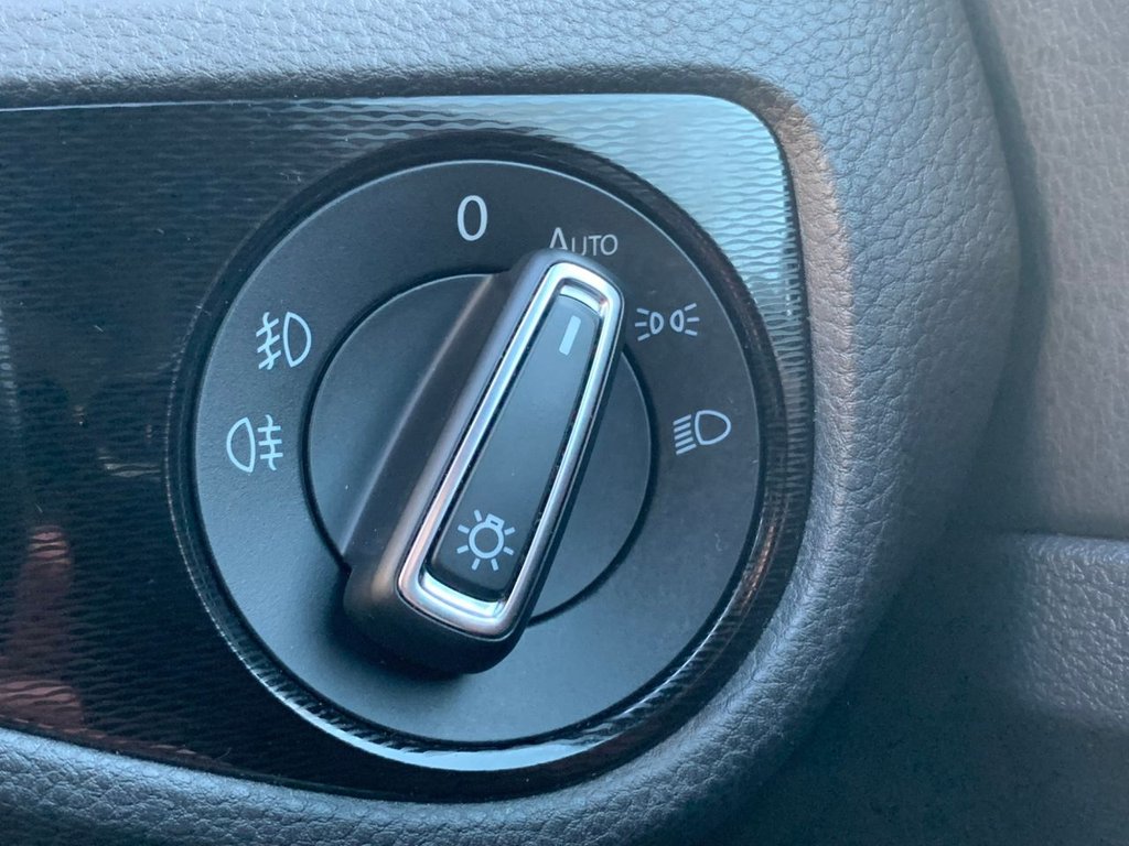 Used Volkswagen Golf 2017 for sale - 76900935: Photo 32