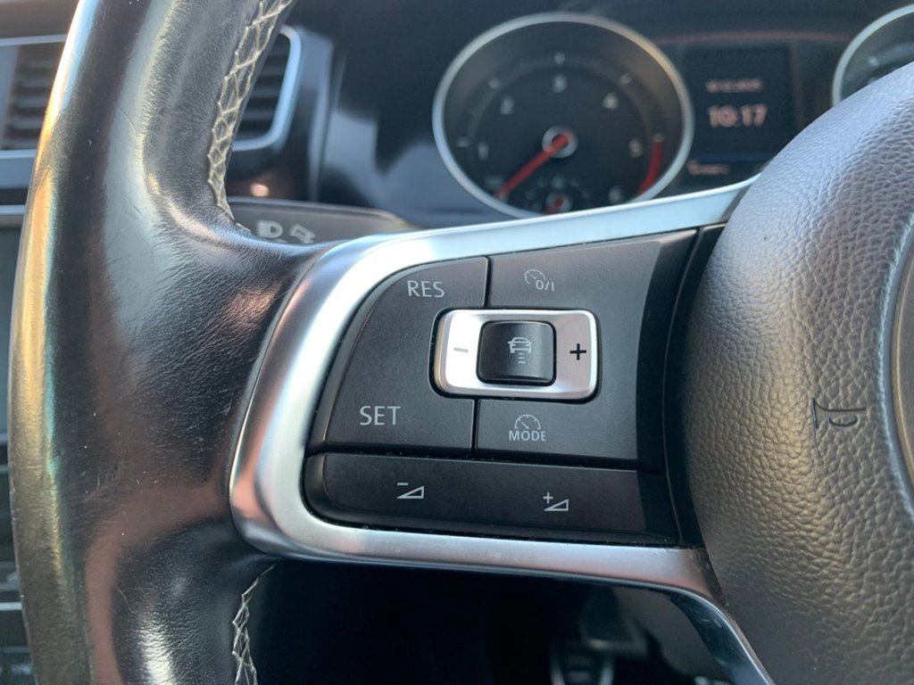 Used Volkswagen Golf 2017 for sale - 76900935: Photo 33