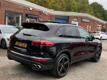 Used Porsche Cayenne 2017 for sale - 76797620: Photo