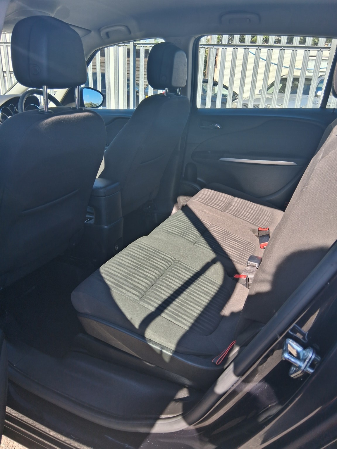 Used Vauxhall Zafira Tourer 2013 for sale - 76369379: Photo 6