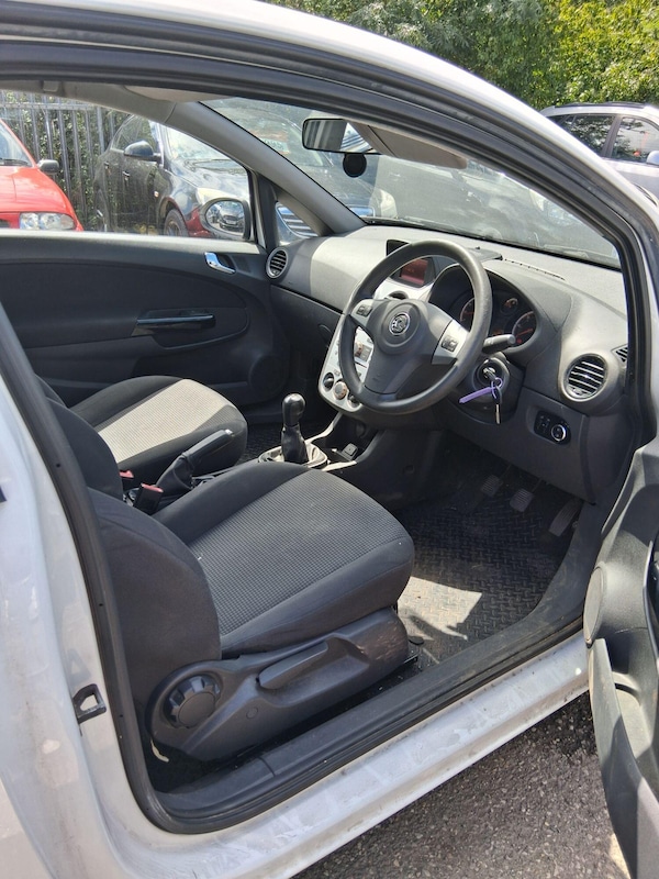 Used Vauxhall Corsa 2011 for sale - 75529847: Photo 4