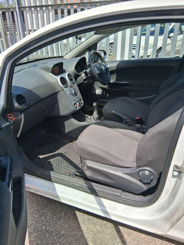 Used Vauxhall Corsa 2011 for sale - 75529847: Photo 5