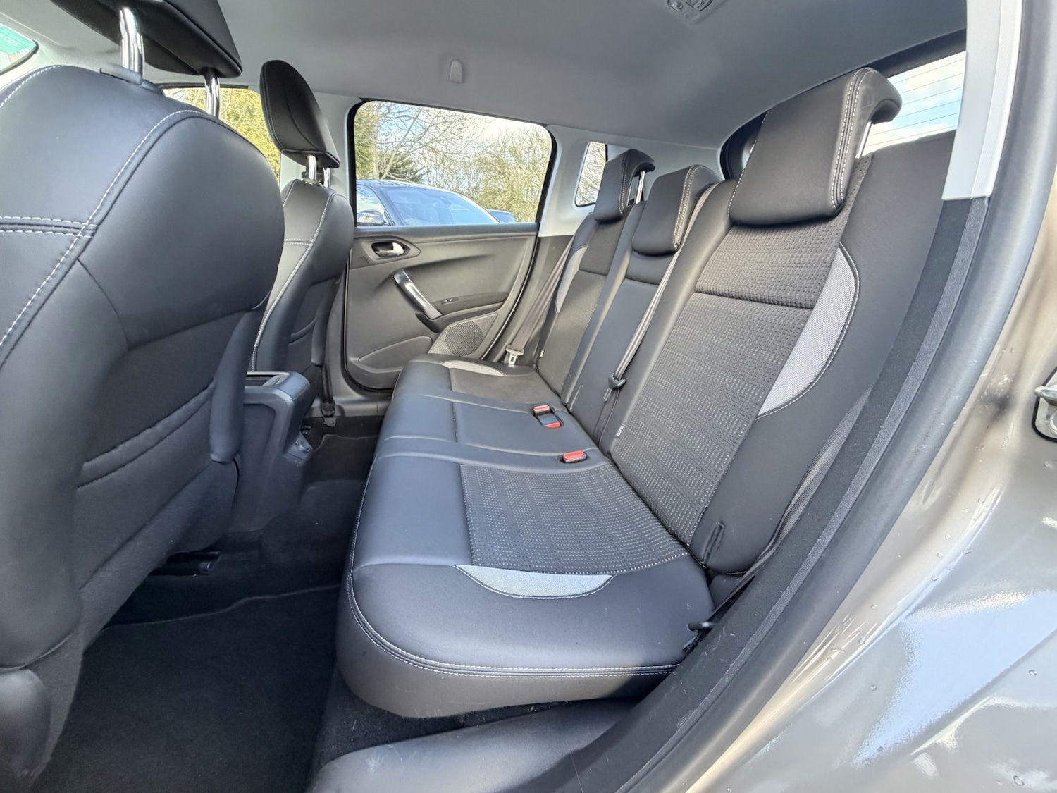 Used Peugeot 2008 2015 for sale - 77558557: Photo 15