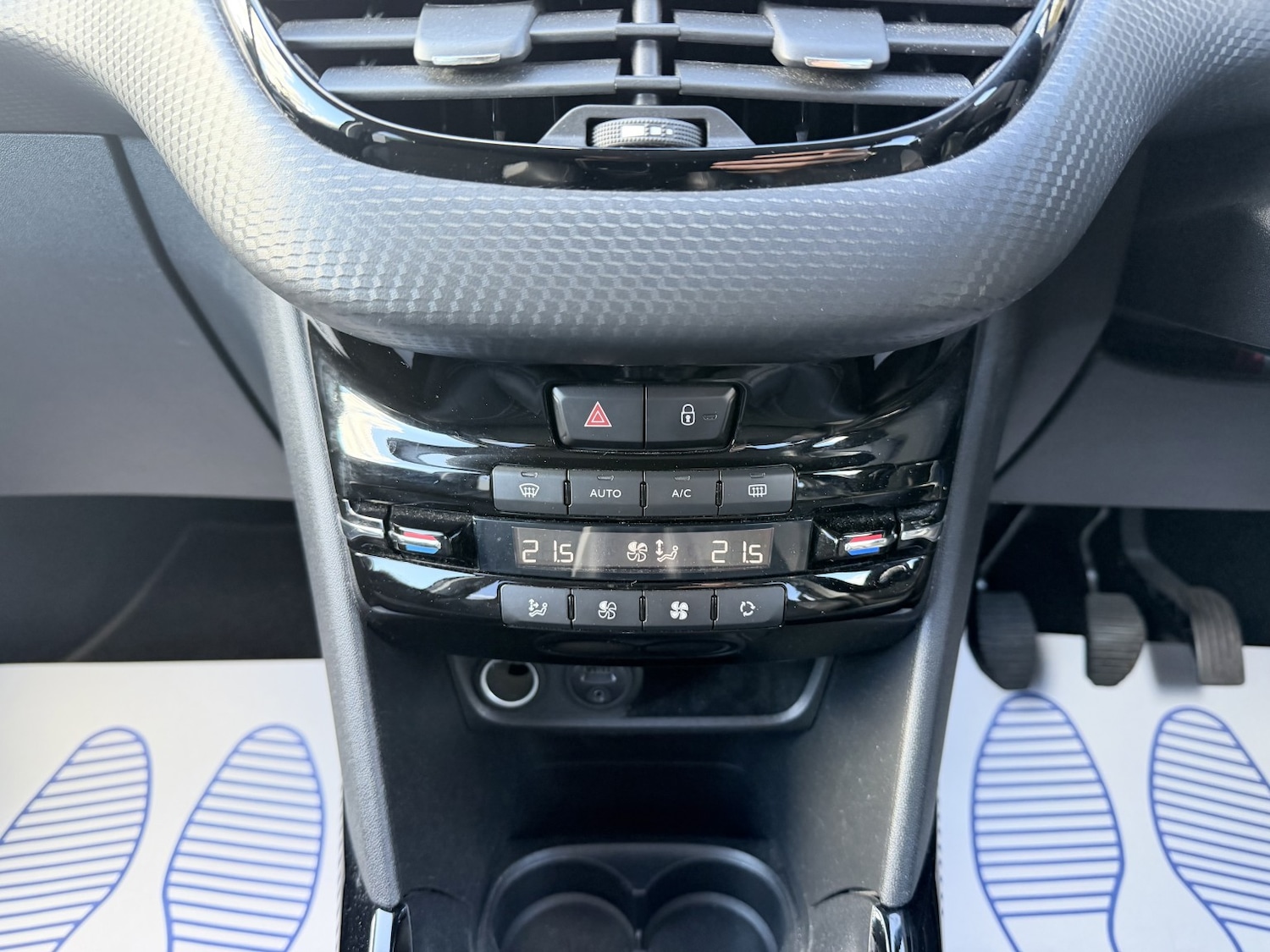 Used Peugeot 2008 2015 for sale - 77558557: Photo 19