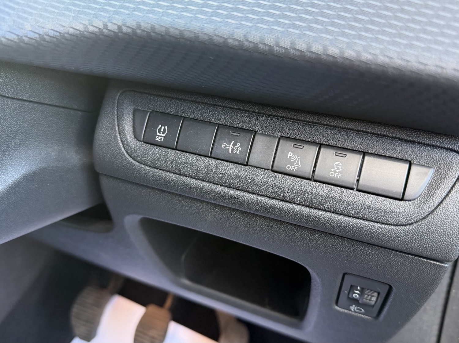 Used Peugeot 2008 2015 for sale - 77558557: Photo 25