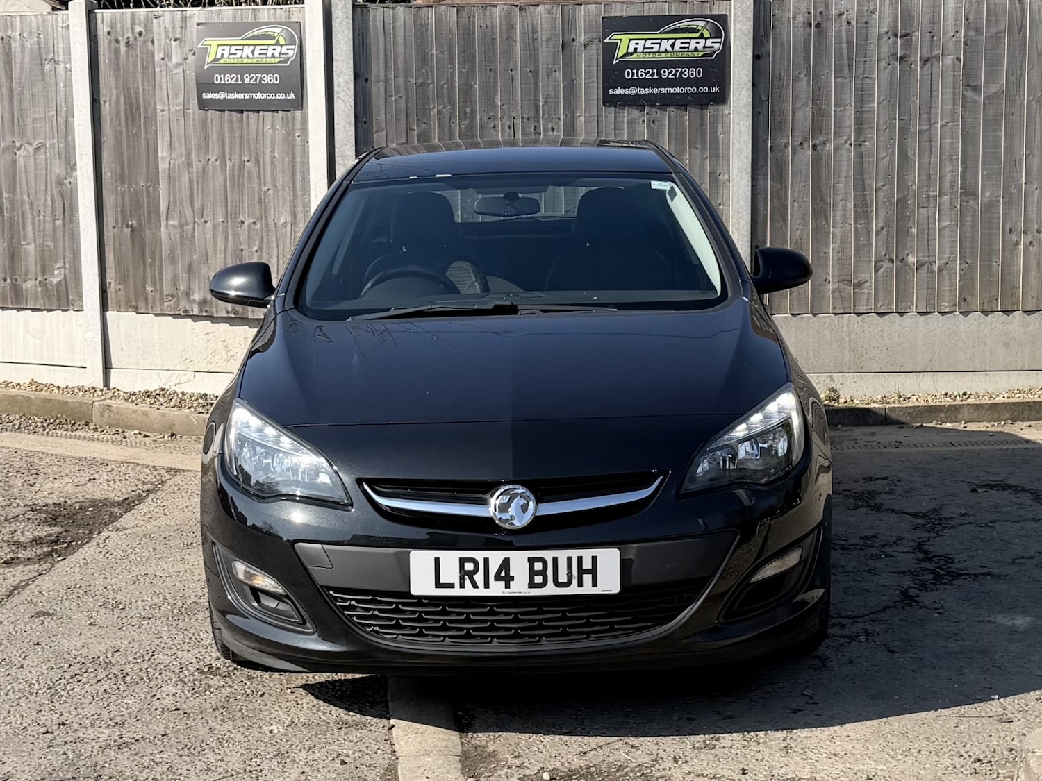 Used Vauxhall Astra 2014 for sale - 77977024: Photo 2