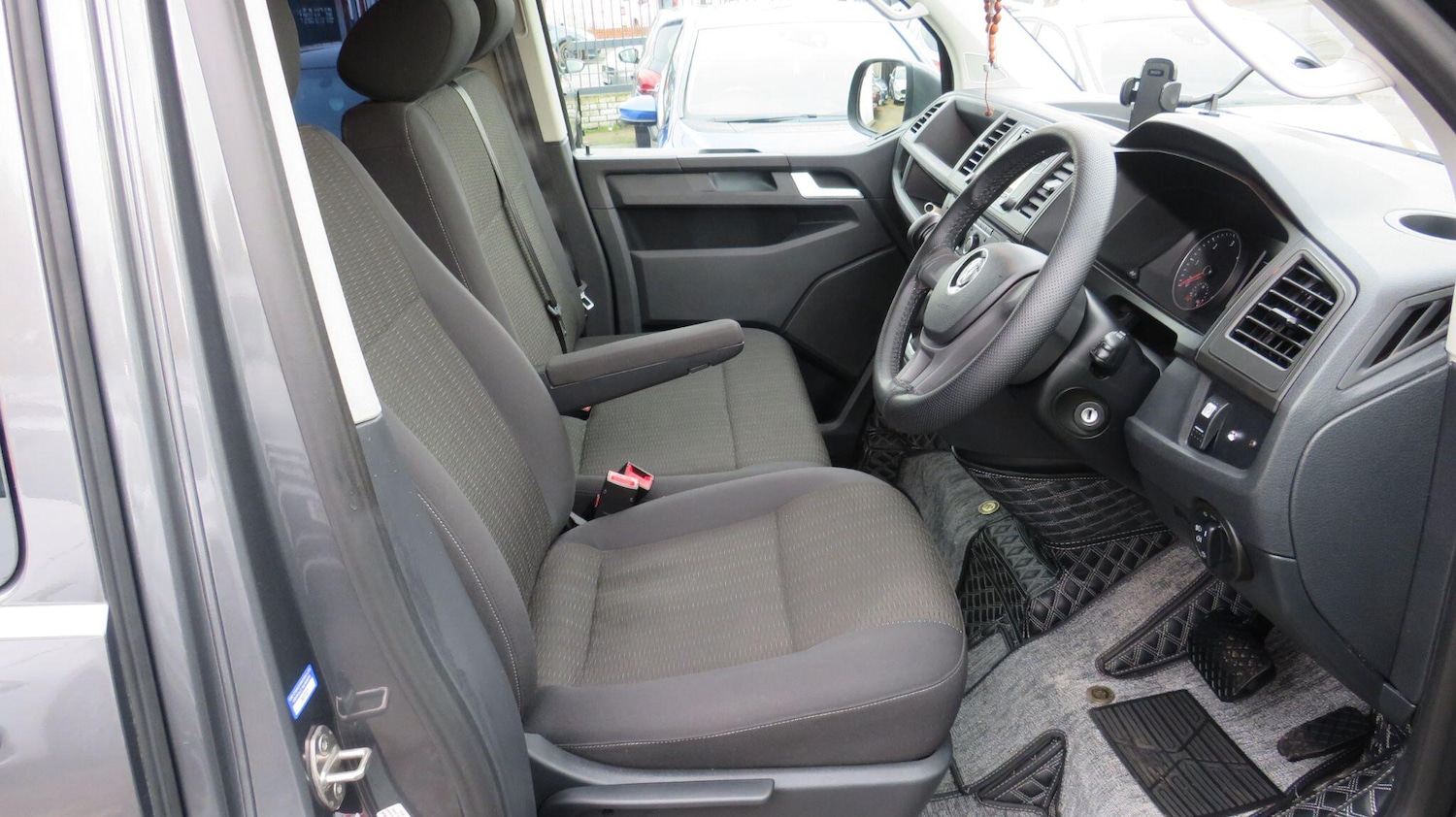 Used Volkswagen Transporter Shuttle 2020 for sale - 76512779: Photo 11