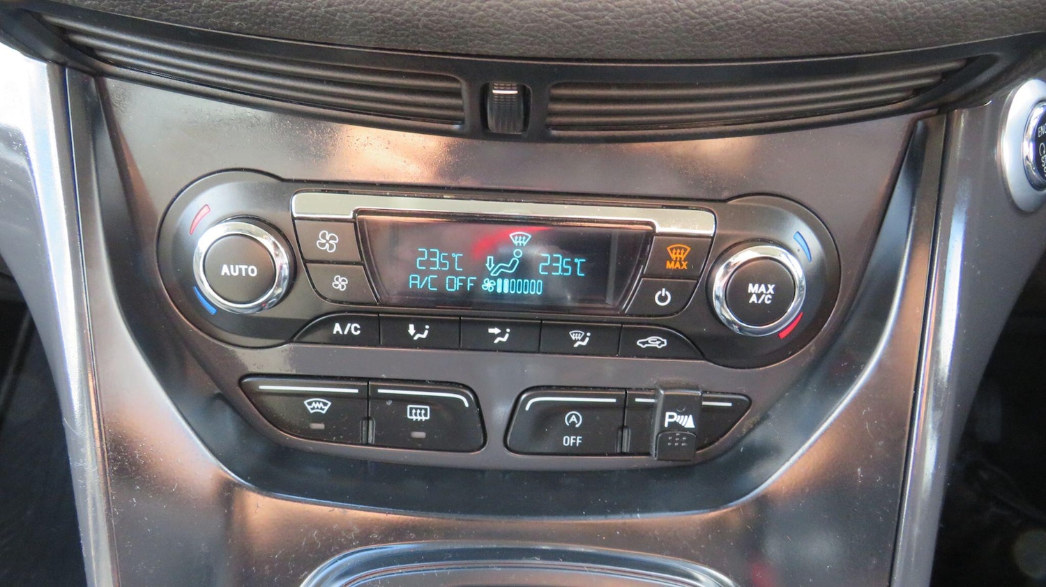 Used Ford Kuga 2015 for sale - 76371360: Photo 30