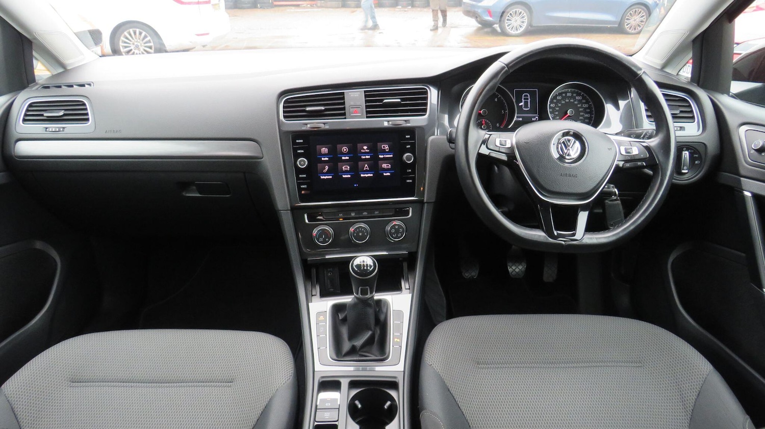 Used Volkswagen Golf 2017 for sale - 77166431: Photo 2