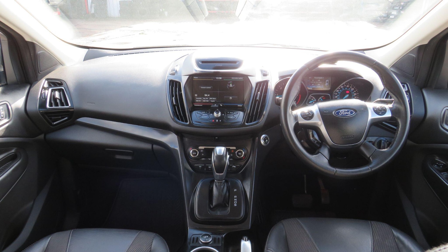 Used Ford Kuga 2015 for sale - 77440807: Photo 2